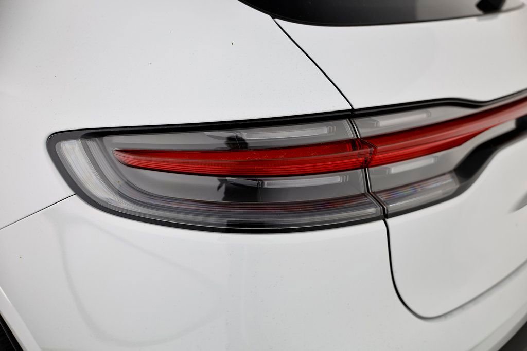 Certified 2025 Porsche Macan image 13