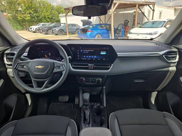 Used 2025 Chevrolet TrailBlazer LT AWD/4WD image 21