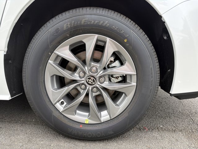 Certified 2025 Toyota Sienna XLE AWD/4WD image 9