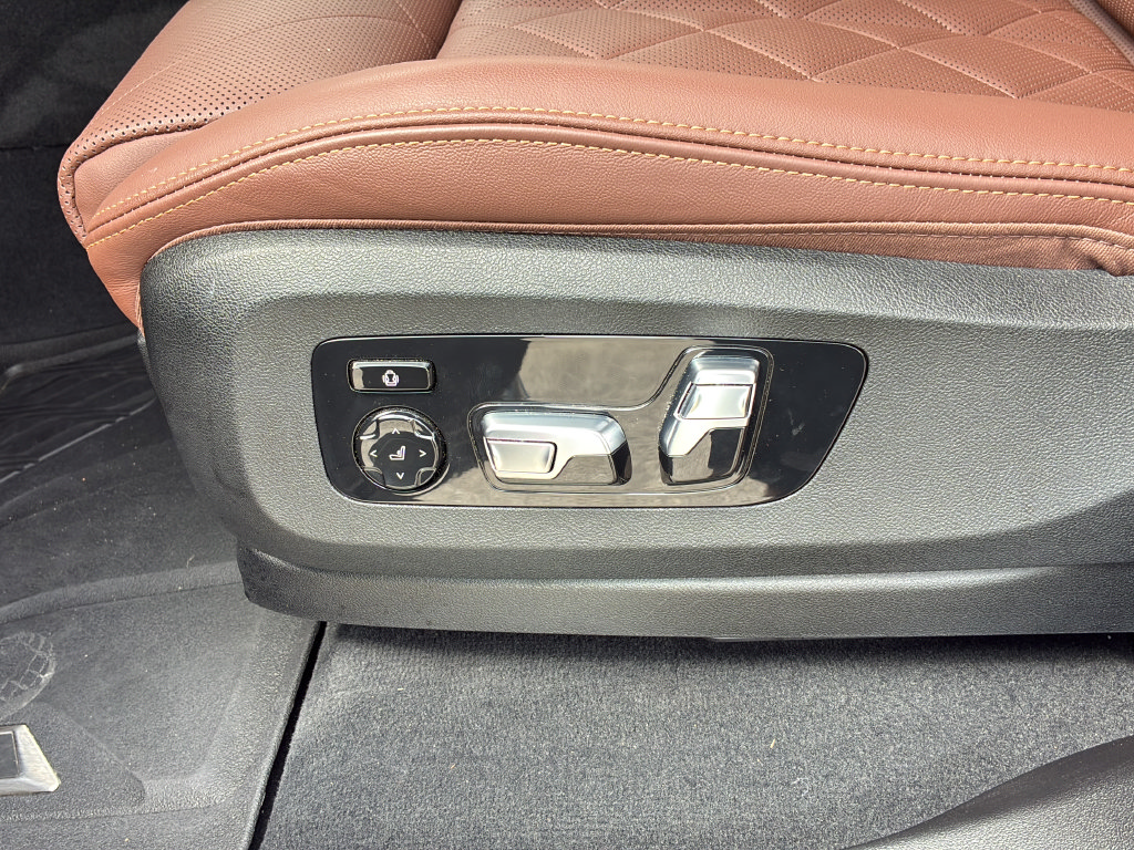 Used 2023 BMW X5 xDrive40i w/ Luxury Seating Package AWD/4WD image 14