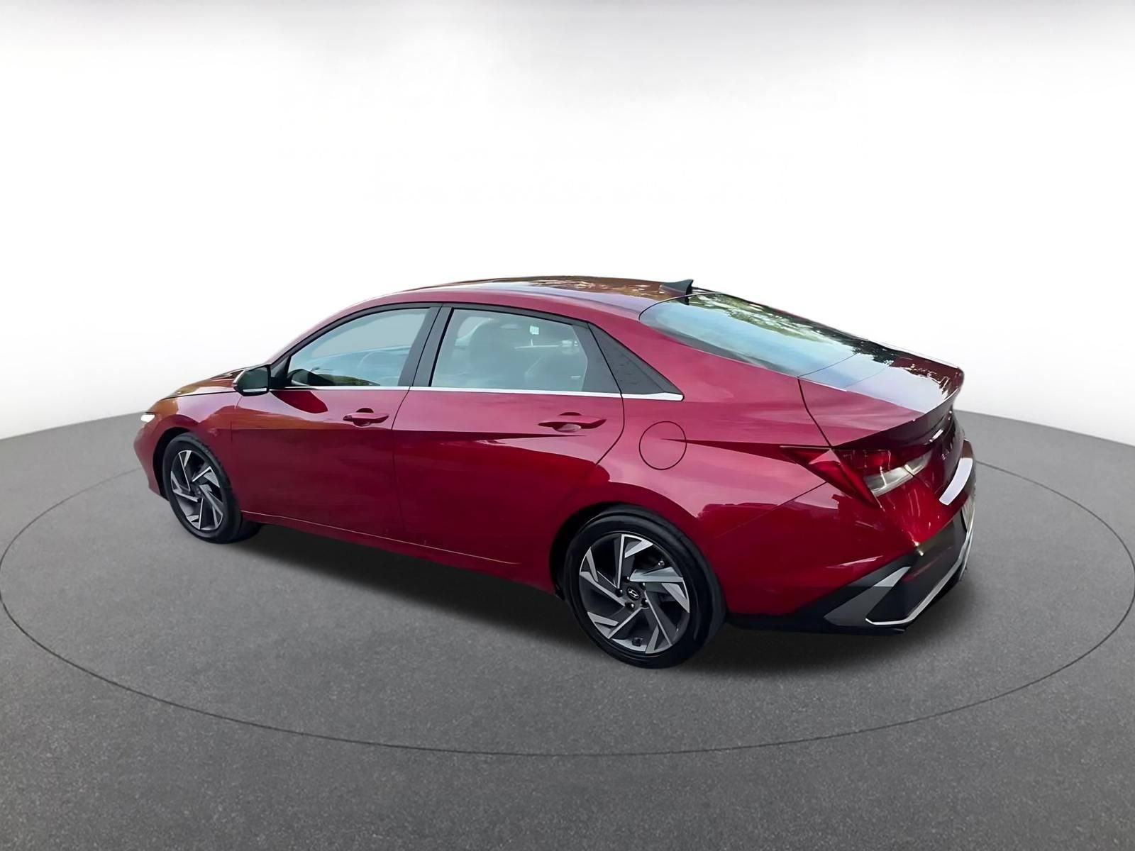 Used 2025 Hyundai Elantra Limited FWD image 9