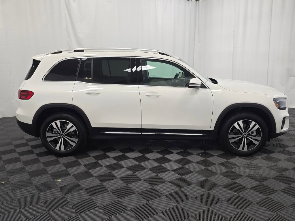 Used 2025 Mercedes-Benz GLB 250 4MATIC image 7