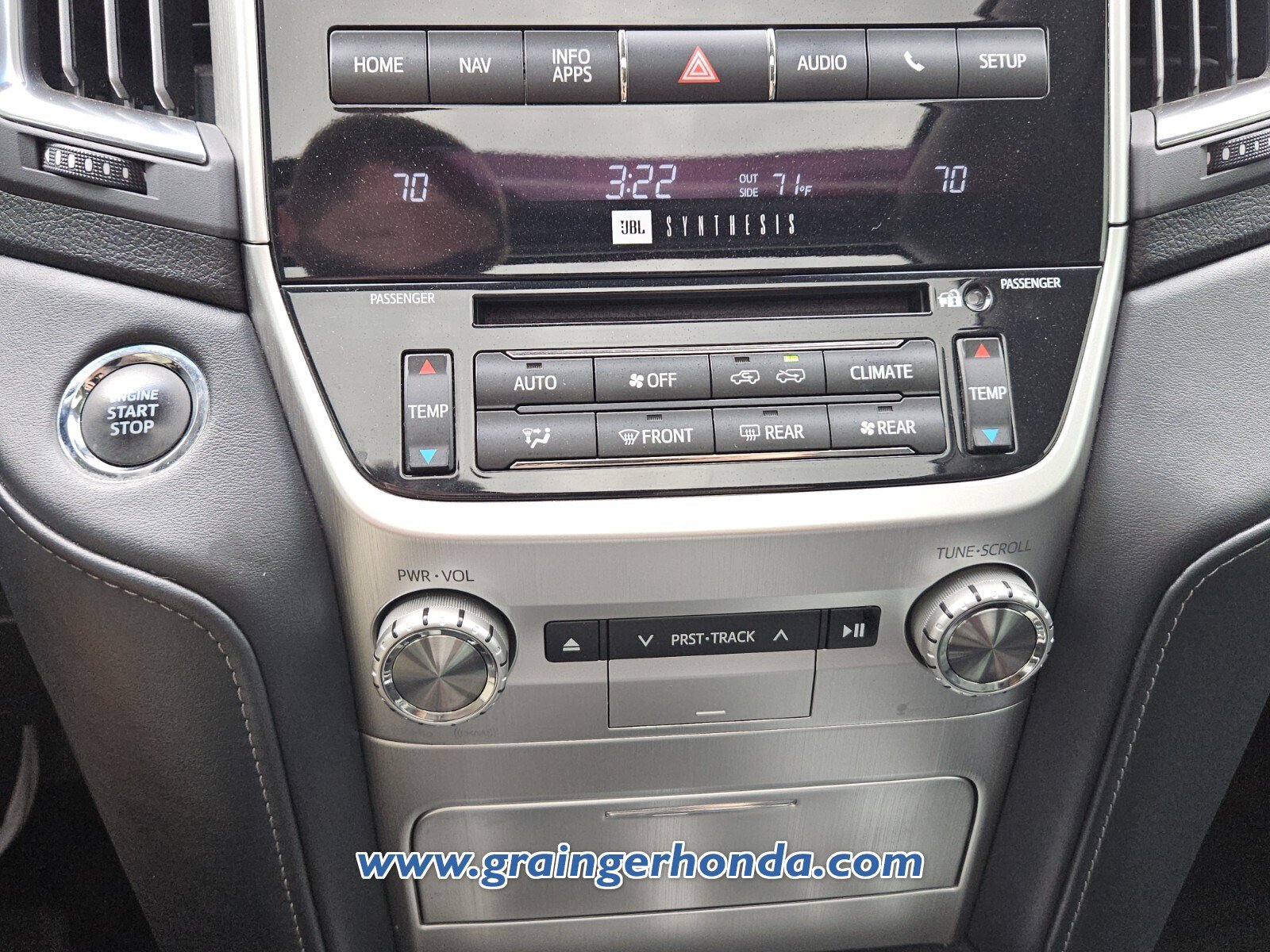 Used 2019 Toyota Land Cruiser w/ Four Season Floor Mat Package AWD/4WD image 17