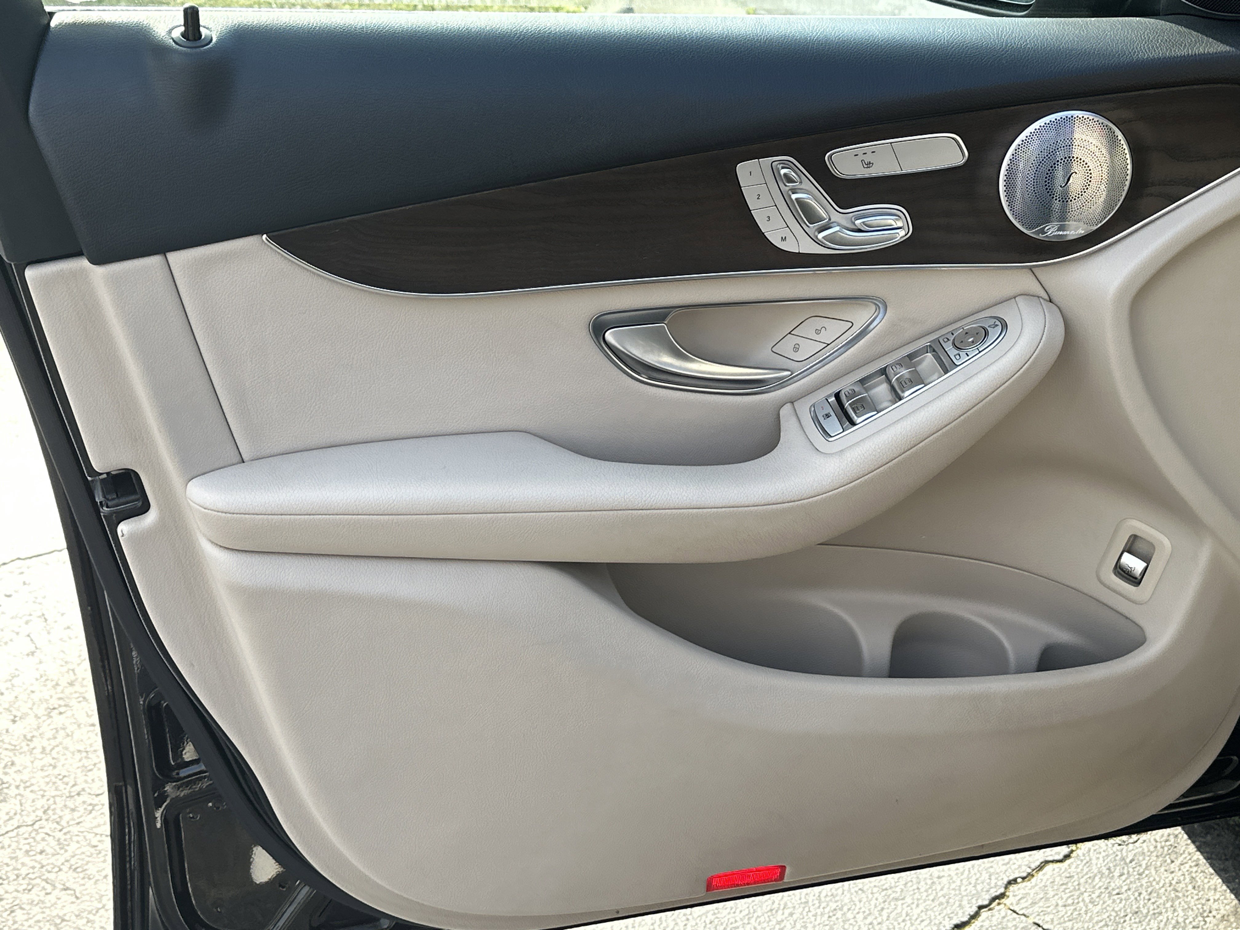 Used 2019 Mercedes-Benz GLC 300 4MATIC image 7