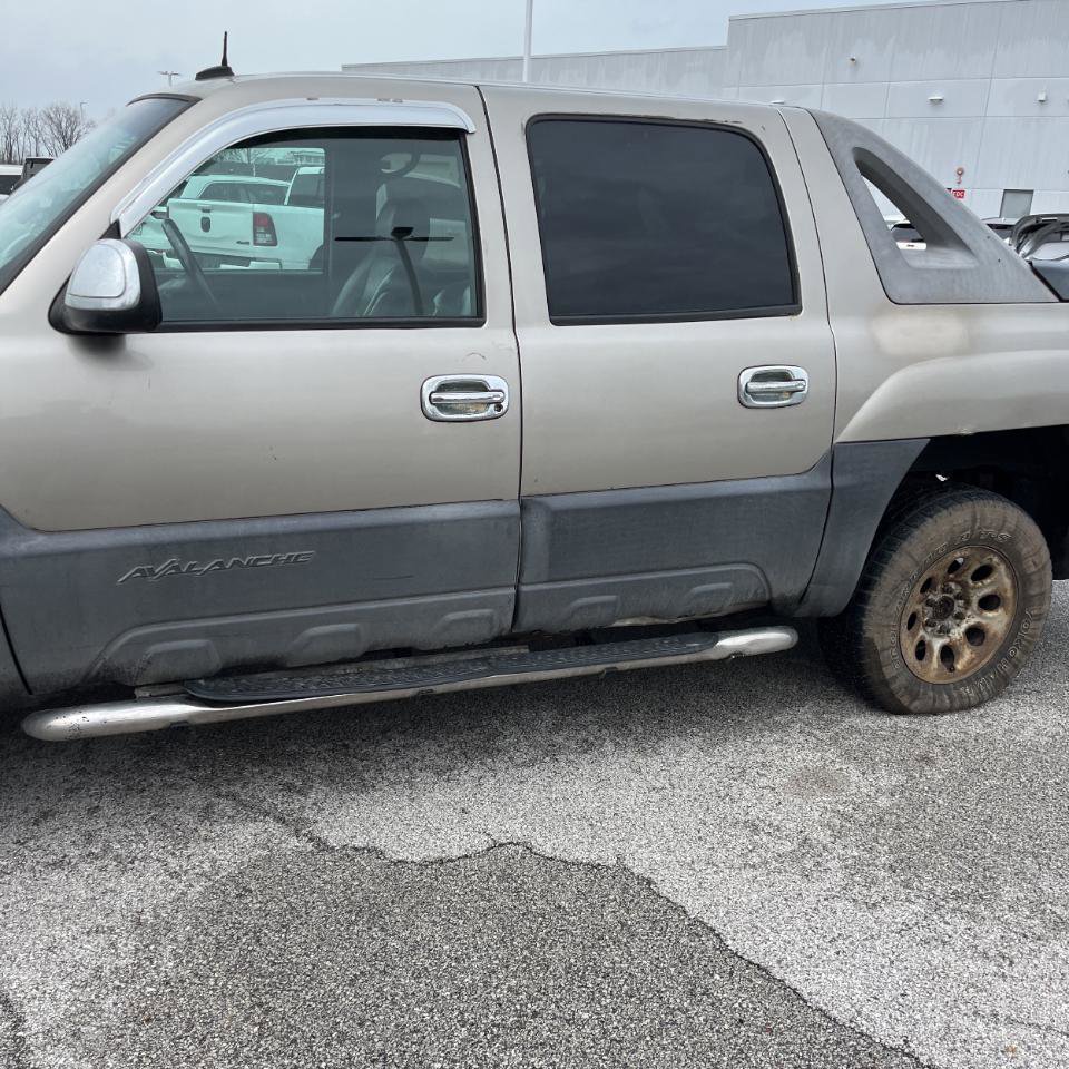 Used 2003 Chevrolet Avalanche 4x4 w/ Suspension Package, Off-Road image 9