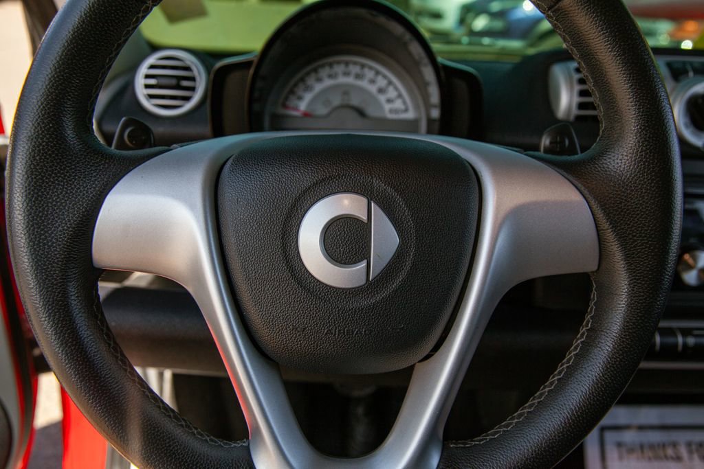Used 2011 smart fortwo passion RWD image 15