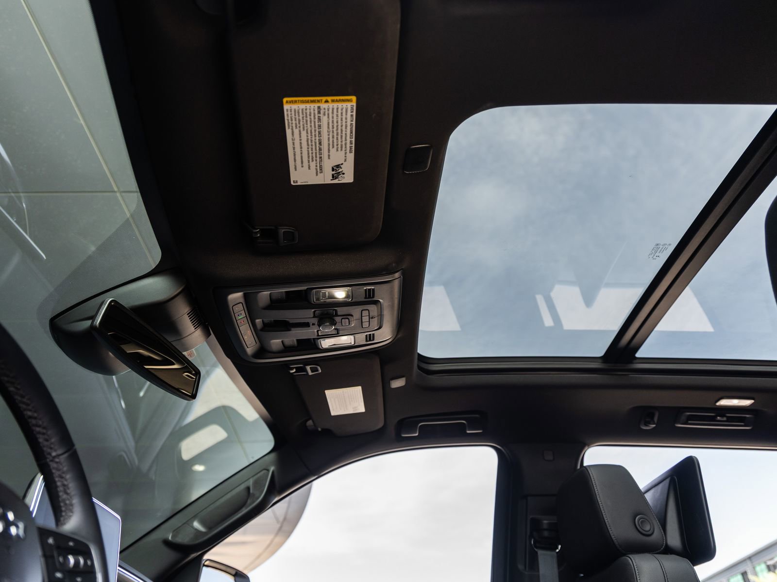 Used 2023 Chevrolet Tahoe Z71 w/ Luxury Package image 22