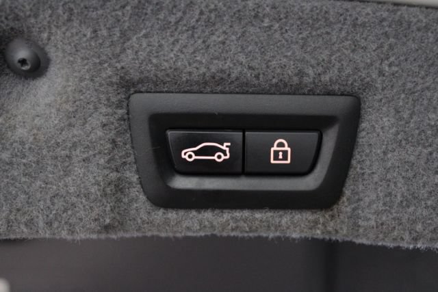 Used 2015 BMW 750Li xDrive AWD/4WD image 29