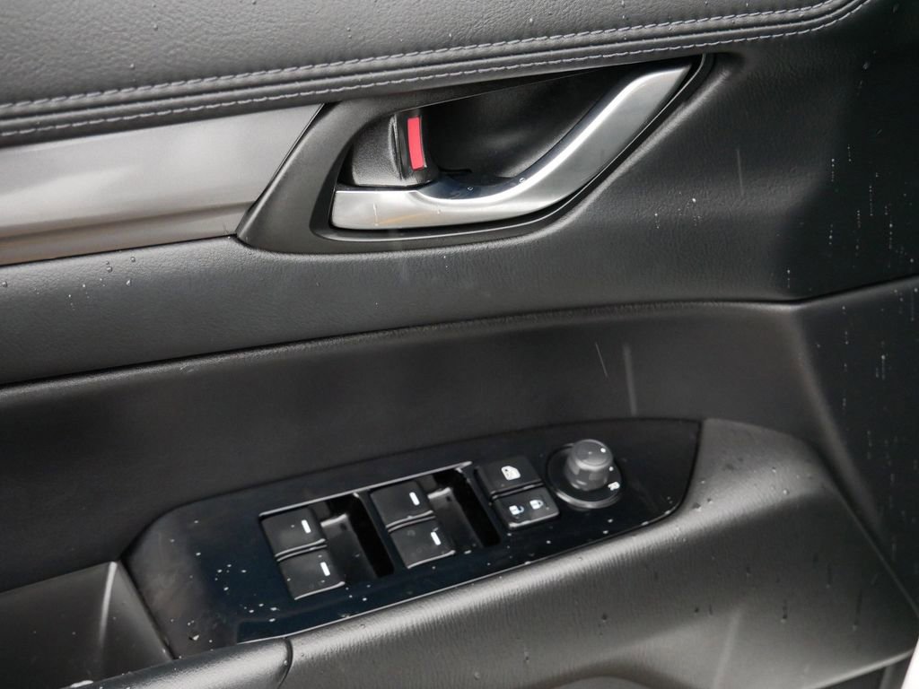 Used 2018 MAZDA CX-5 Touring image 16