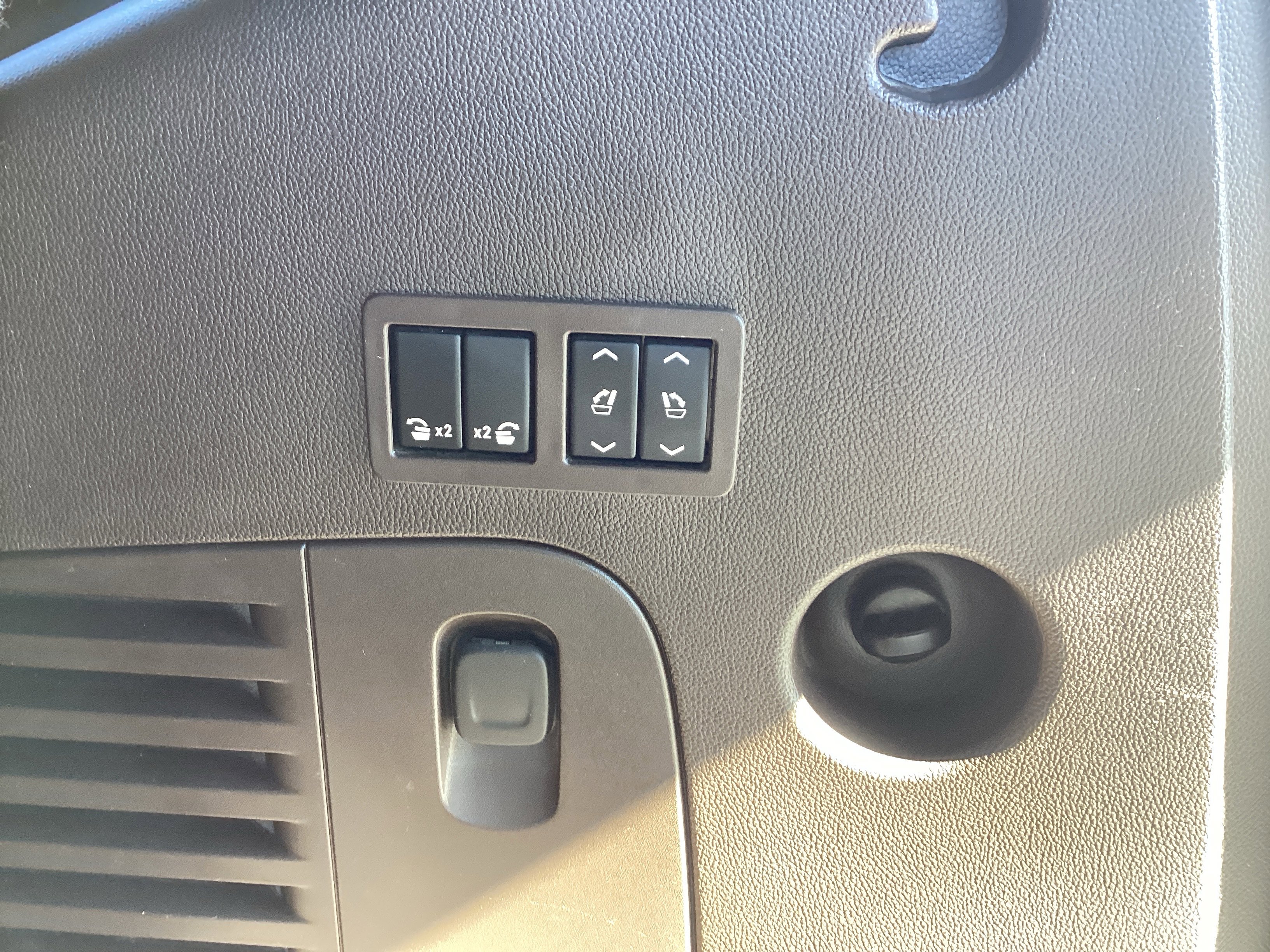 Used 2018 GMC Yukon Denali w/ Open Road Package image 38