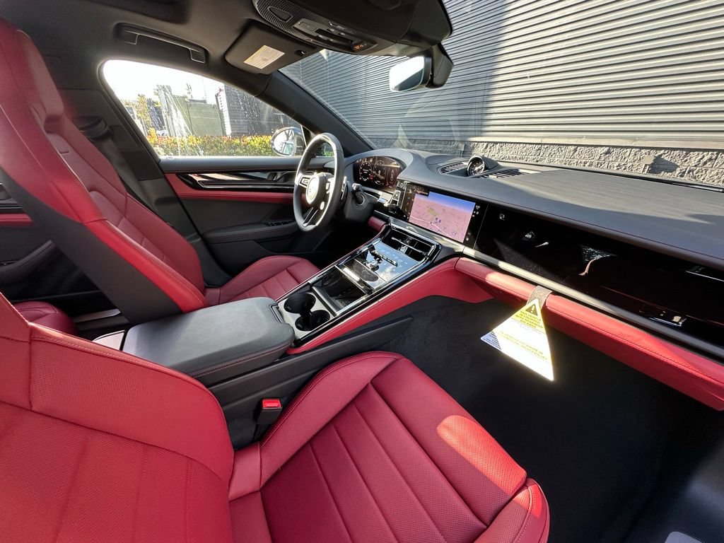 Used 2026 Porsche Panamera RWD image 39