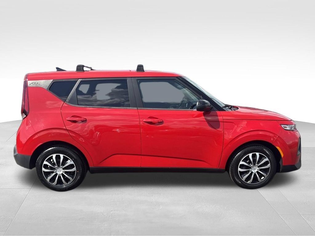 Used 2022 Kia Soul LX FWD image 2