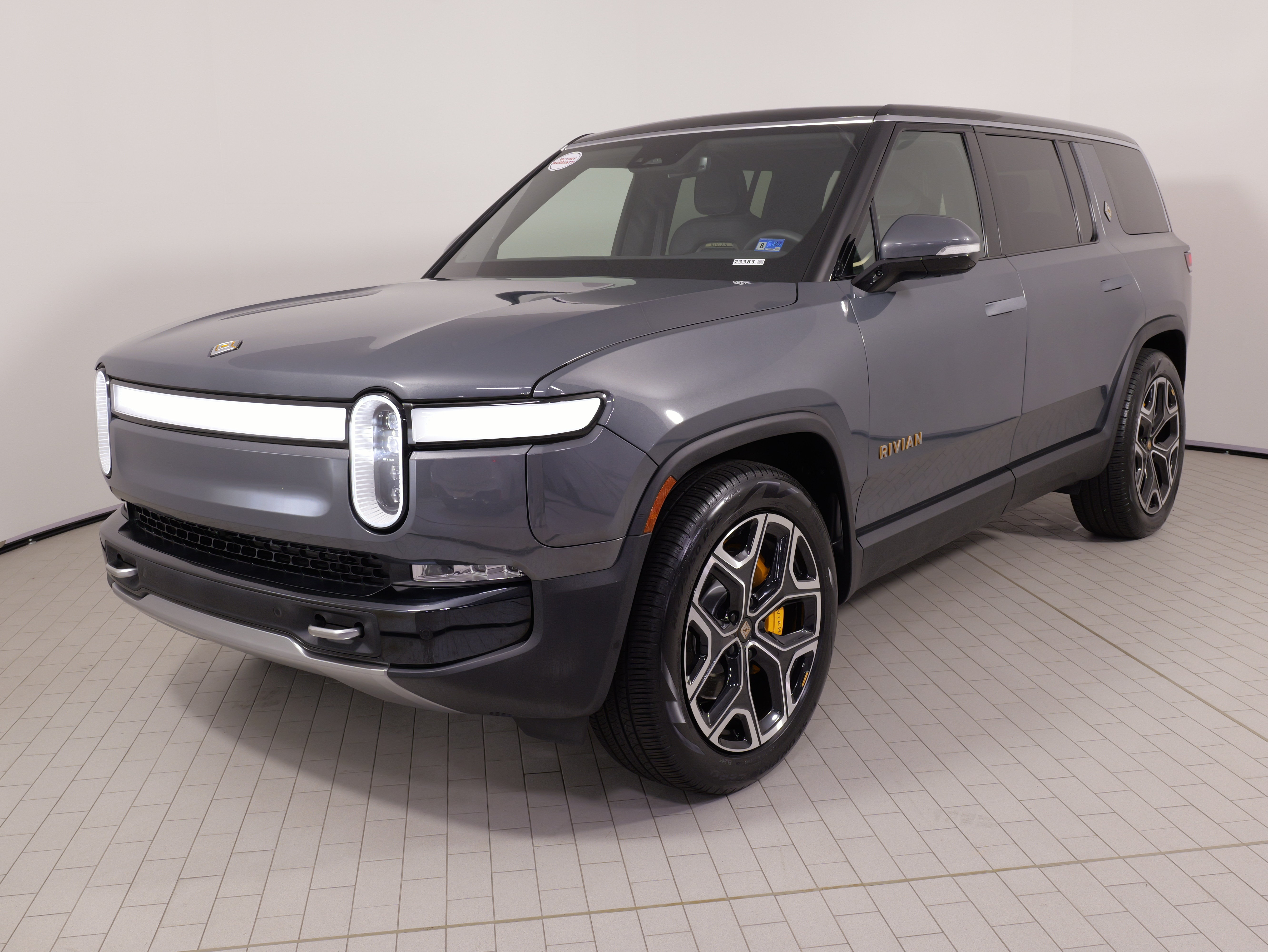Used 2023 Rivian R1S Adventure AWD/4WD image 3