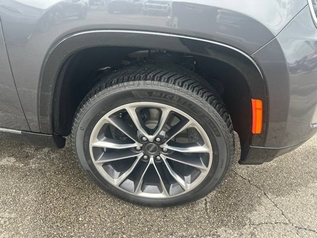 Used 2022 Jeep Wagoneer Series III w/ Premium Group I AWD/4WD image 4