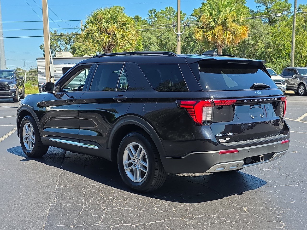 Used 2025 Ford Explorer Active w/ Active Comfort Package RWD image 13