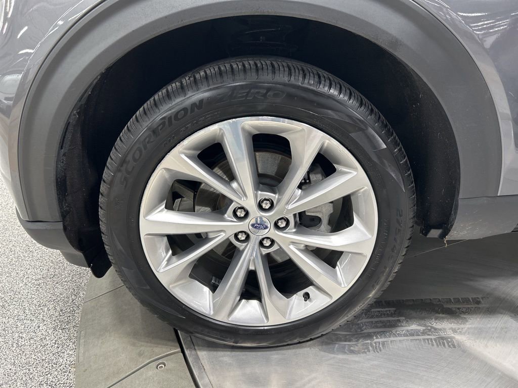 Certified 2022 Ford Explorer Platinum w/ Equipment Group 601A AWD/4WD image 35