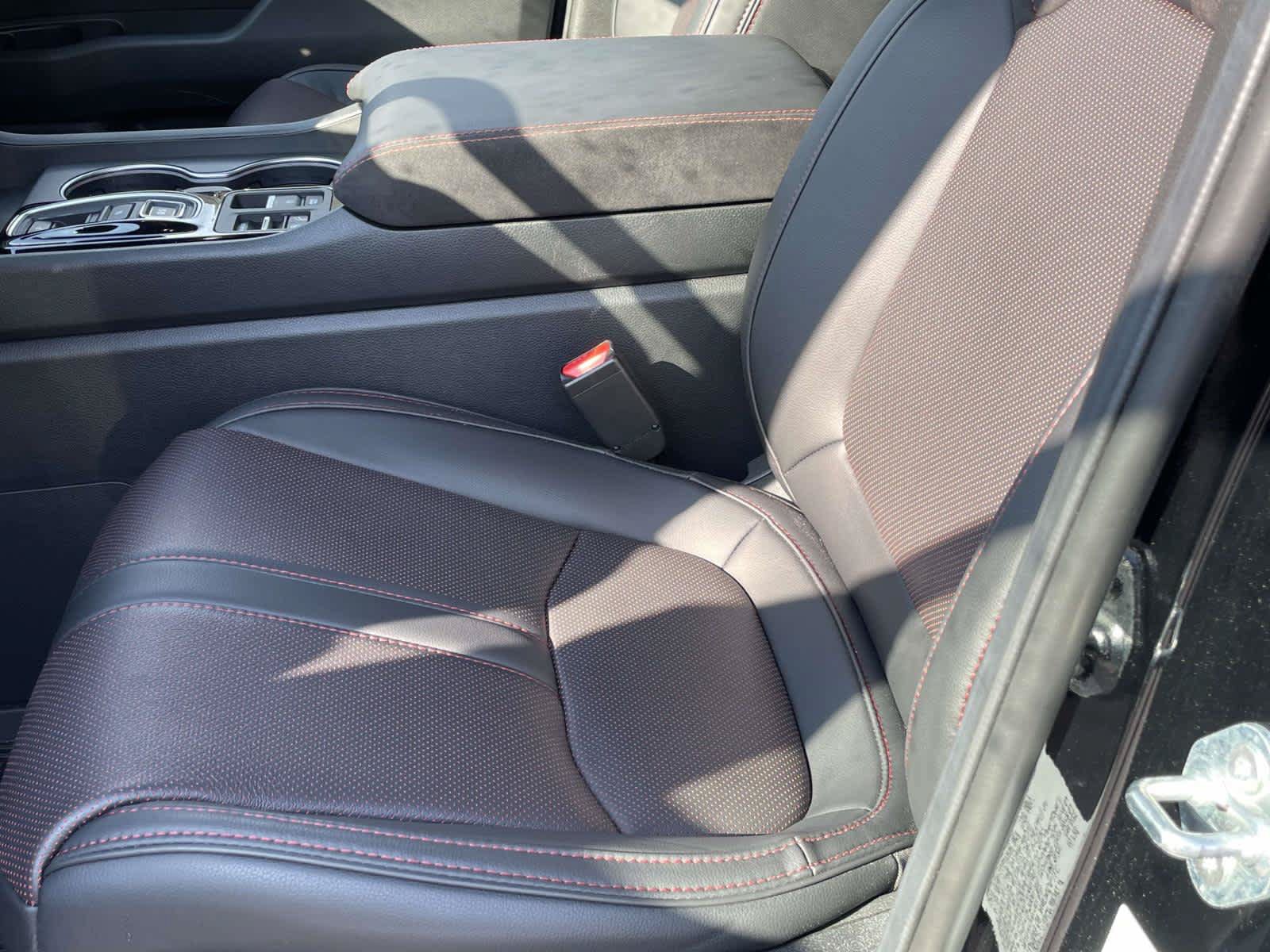 Used 2026 Honda Pilot Black Edition image 12