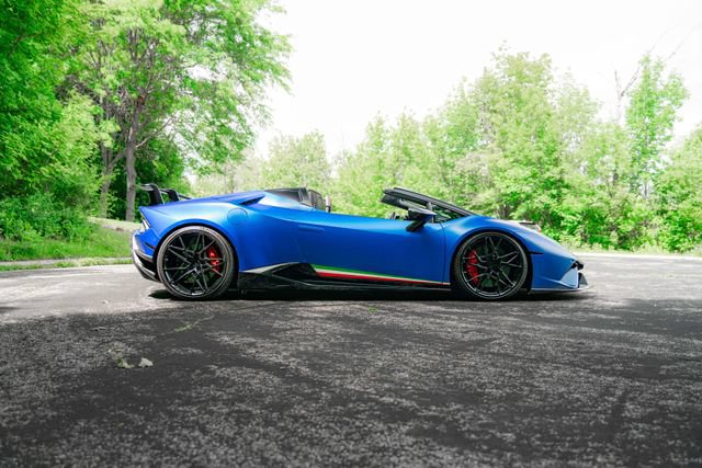 Used 2019 Lamborghini Huracan Performante AWD/4WD image 37