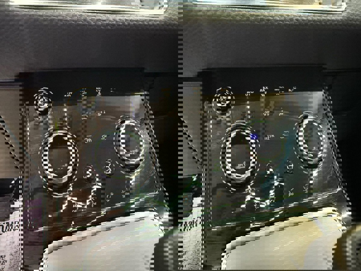 Used 2023 Land Rover Range Rover Evoque S image 21