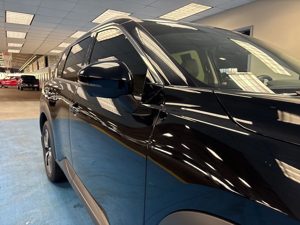 Used 2024 Nissan Rogue SL image 4
