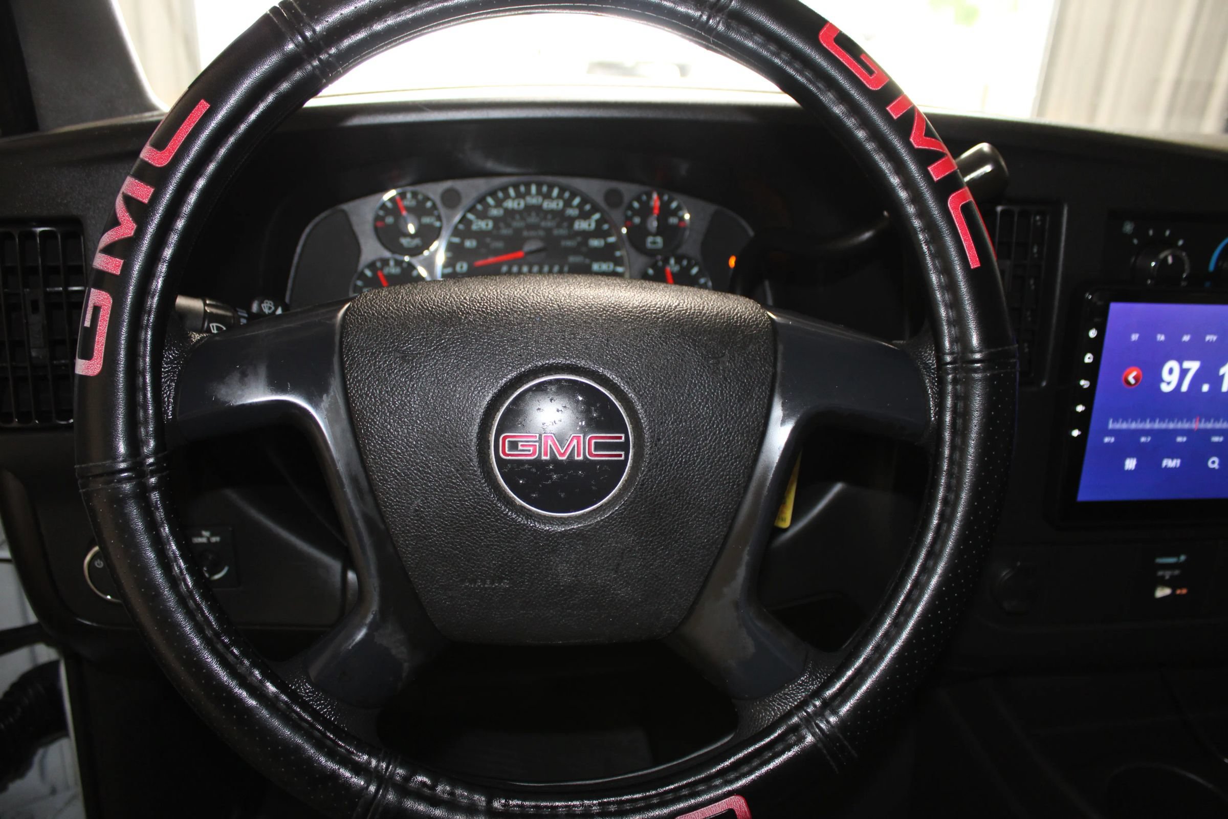 Used 2008 GMC Savana 2500 Extended RWD image 12