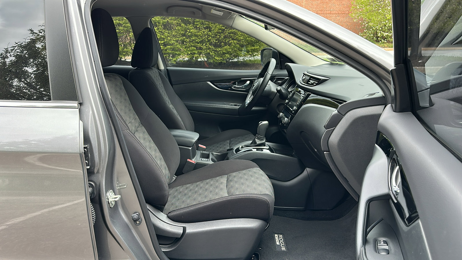 Certified 2021 Nissan Rogue Sport SV image 24