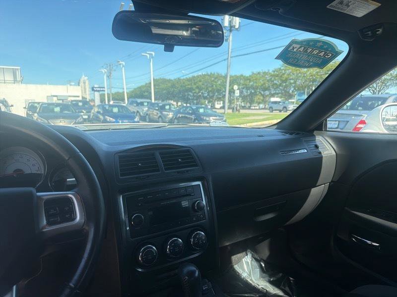 Used 2014 Dodge Challenger SXT RWD image 35