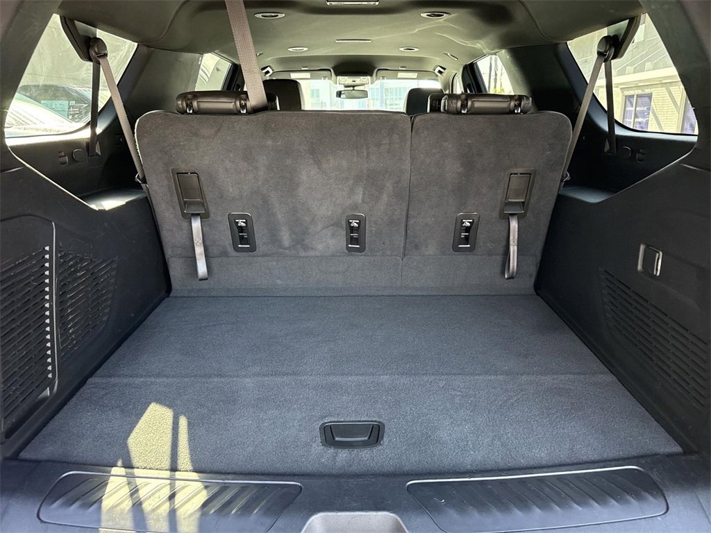 Used 2024 Chevrolet Suburban LT image 24
