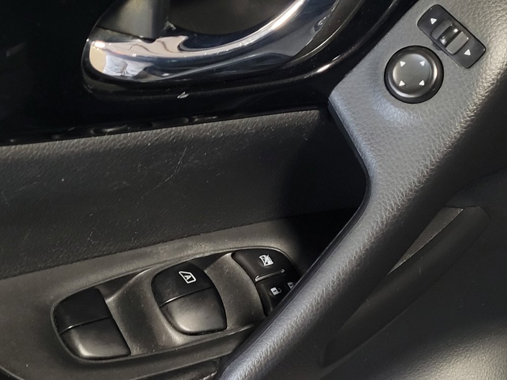Used 2017 Nissan Rogue Sport SV AWD/4WD image 27
