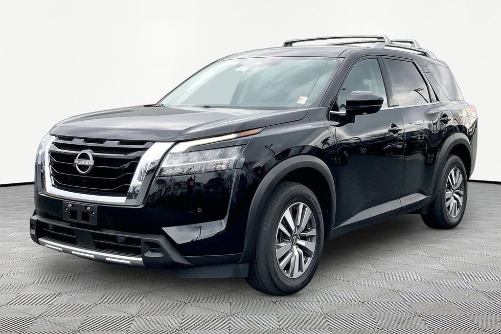 Used 2023 Nissan Pathfinder SL image 3