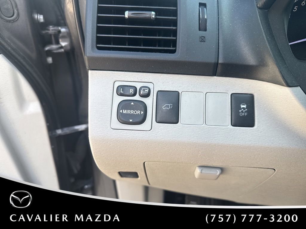 Used 2014 Toyota Venza XLE FWD image 12