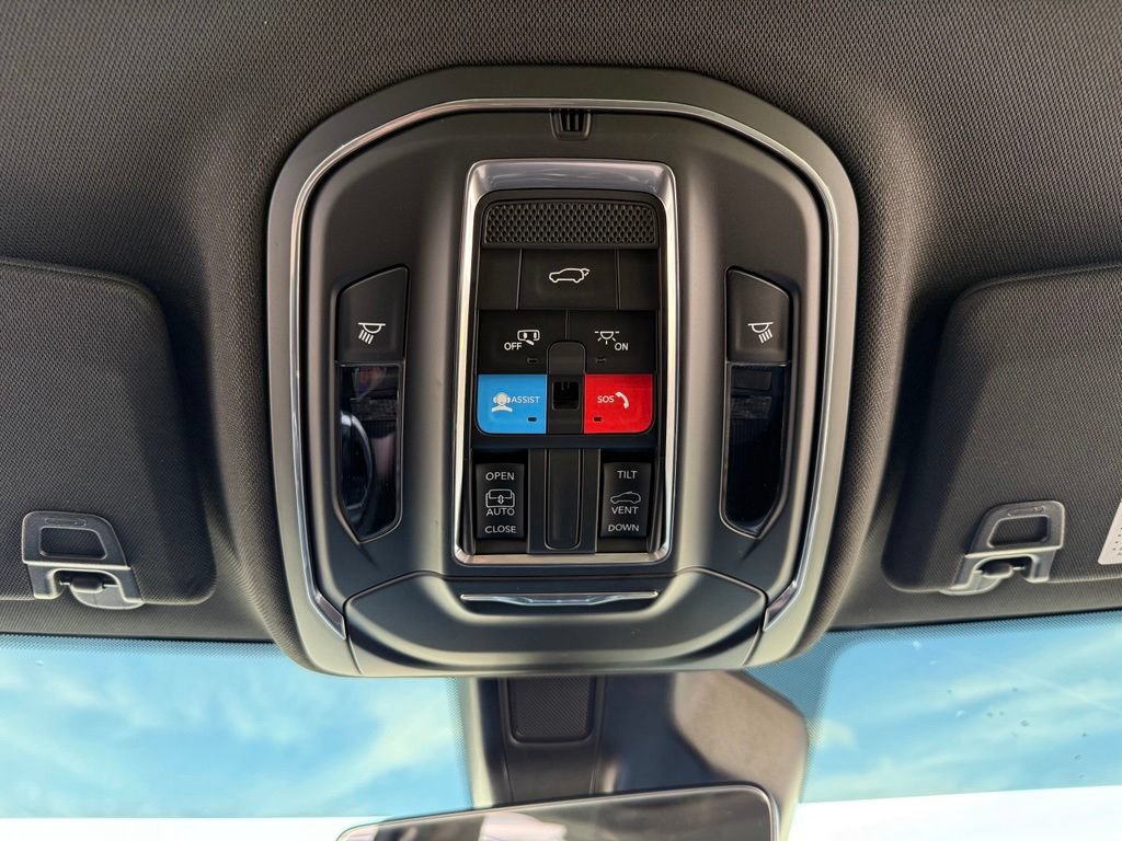 Used 2025 Jeep Grand Cherokee 4WD image 32