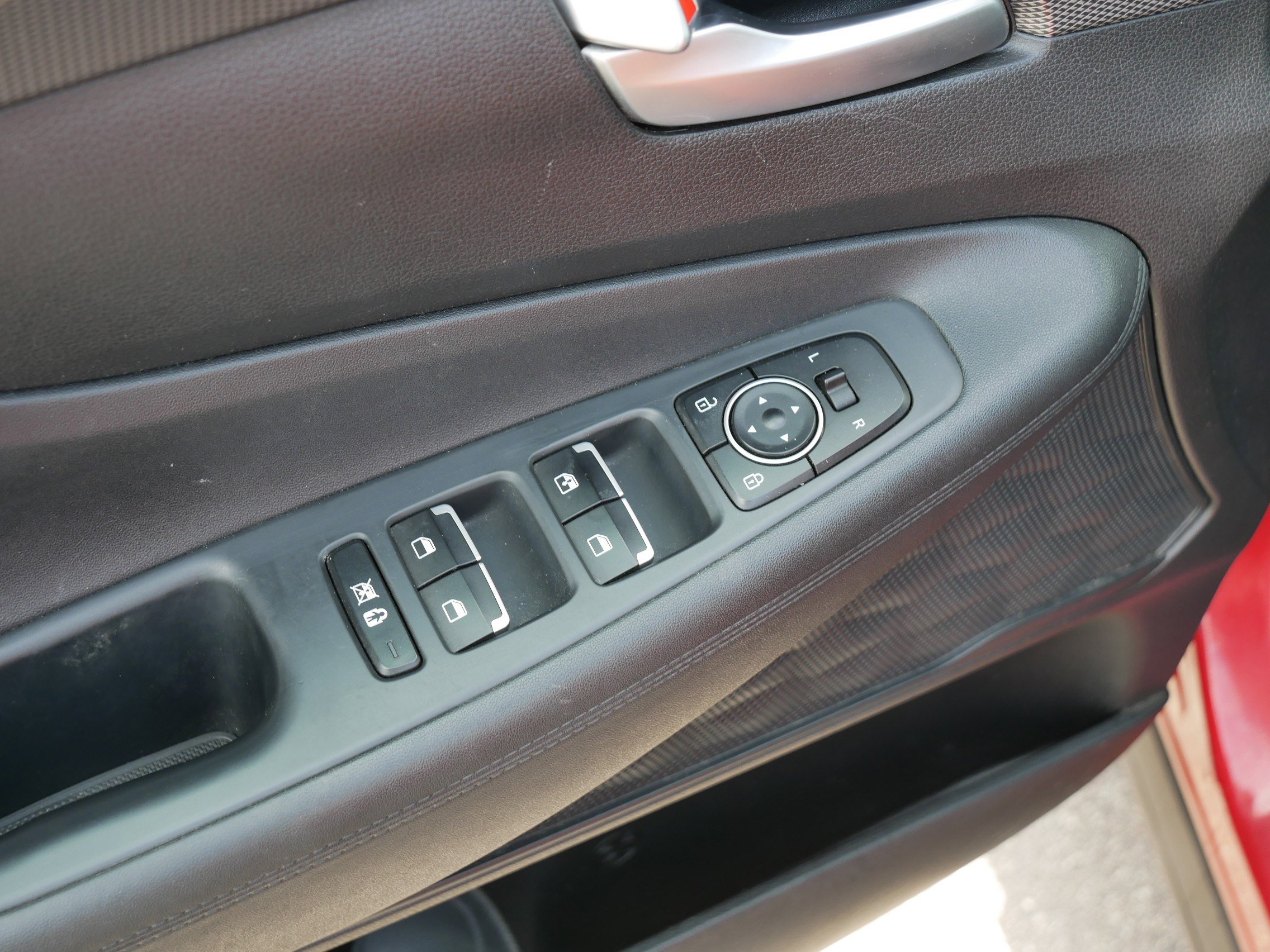 Used 2019 Hyundai Santa Fe SE AWD/4WD image 19