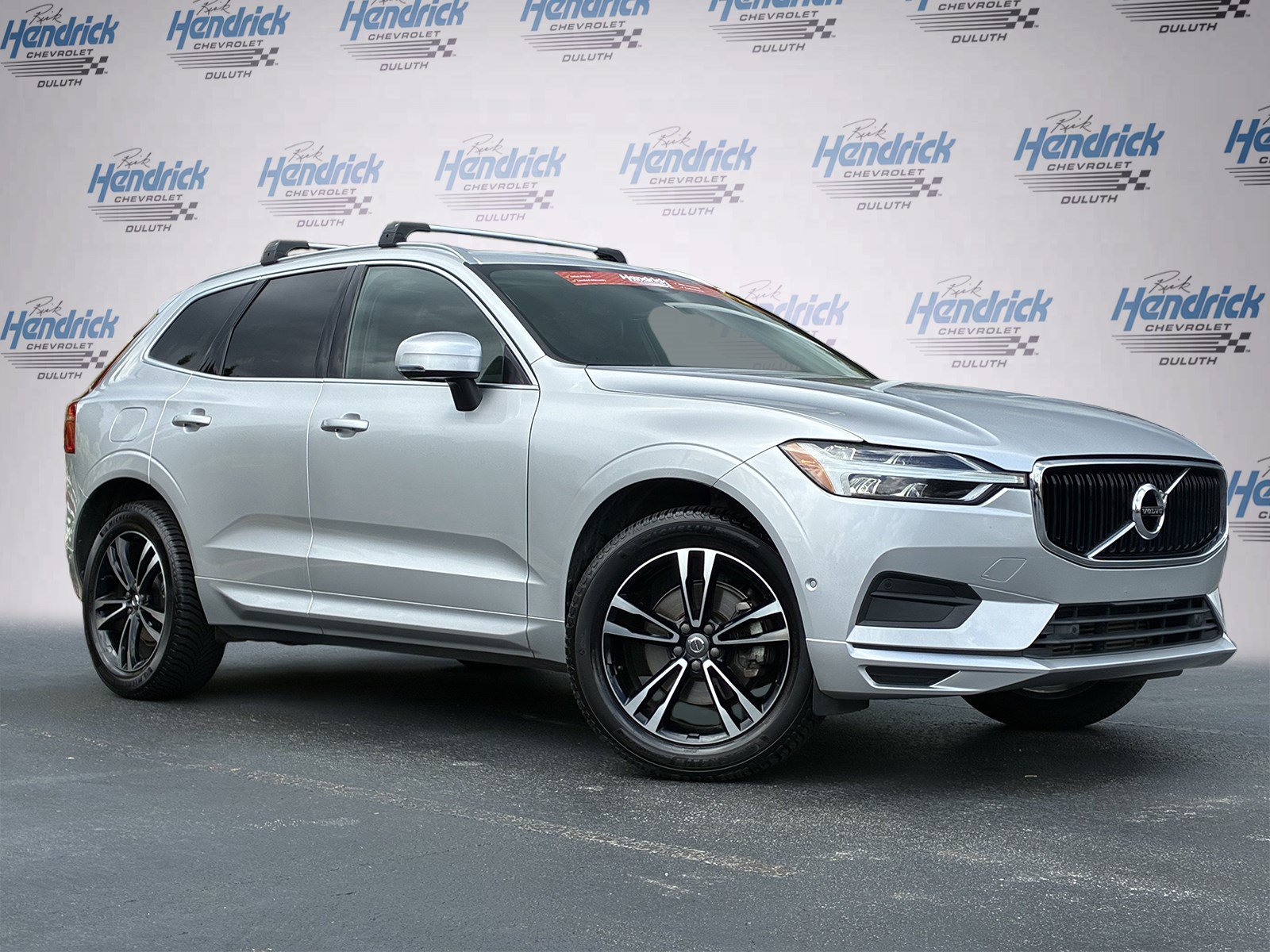 Used 2019 Volvo XC60 T5 Momentum w/ Multimedia Package AWD/4WD image 2