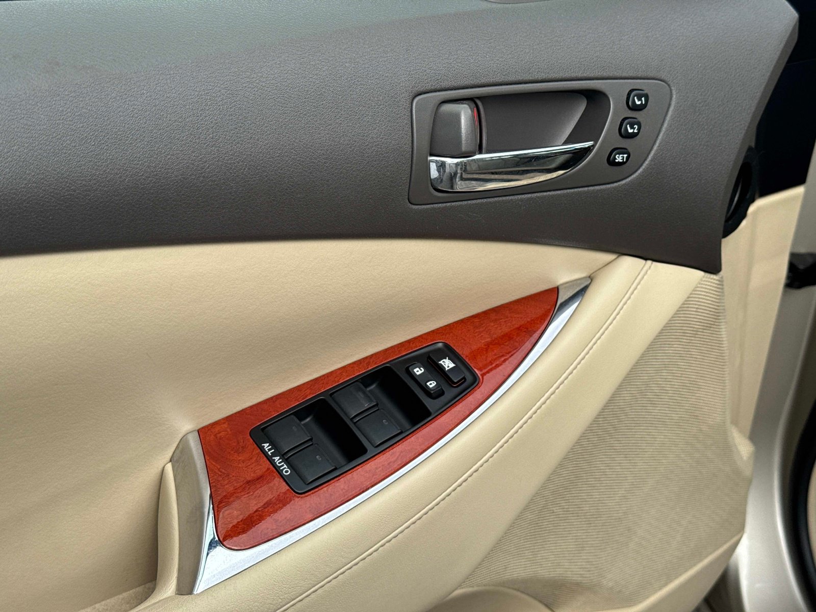 Used 2010 Lexus ES 350 w/ Preferred Accessory Package FWD image 18