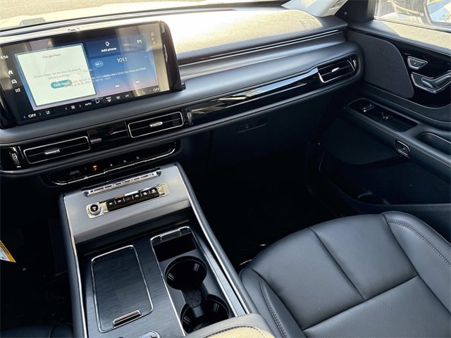 New 2026 Lincoln Aviator AWD w/ Jet Appearance Package image 15
