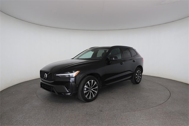 Used 2023 Volvo XC60 B5 Plus image 3