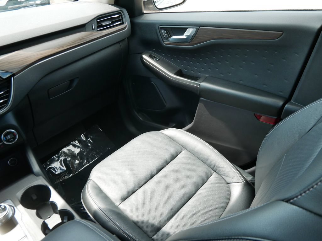 Certified 2020 Ford Escape Titanium AWD/4WD image 16