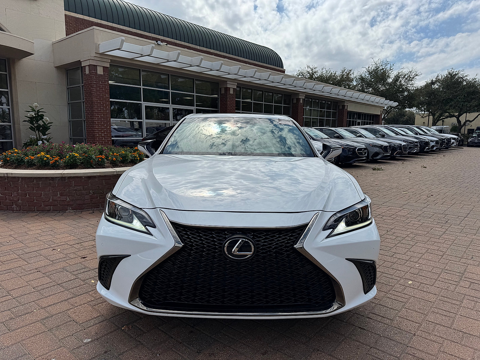 Used 2023 Lexus ES 350 F Sport w/ Accessory Package (Z2) FWD image 2