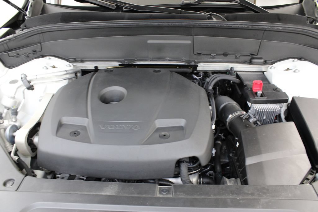 Used 2022 Volvo XC90 T5 Momentum FWD image 36