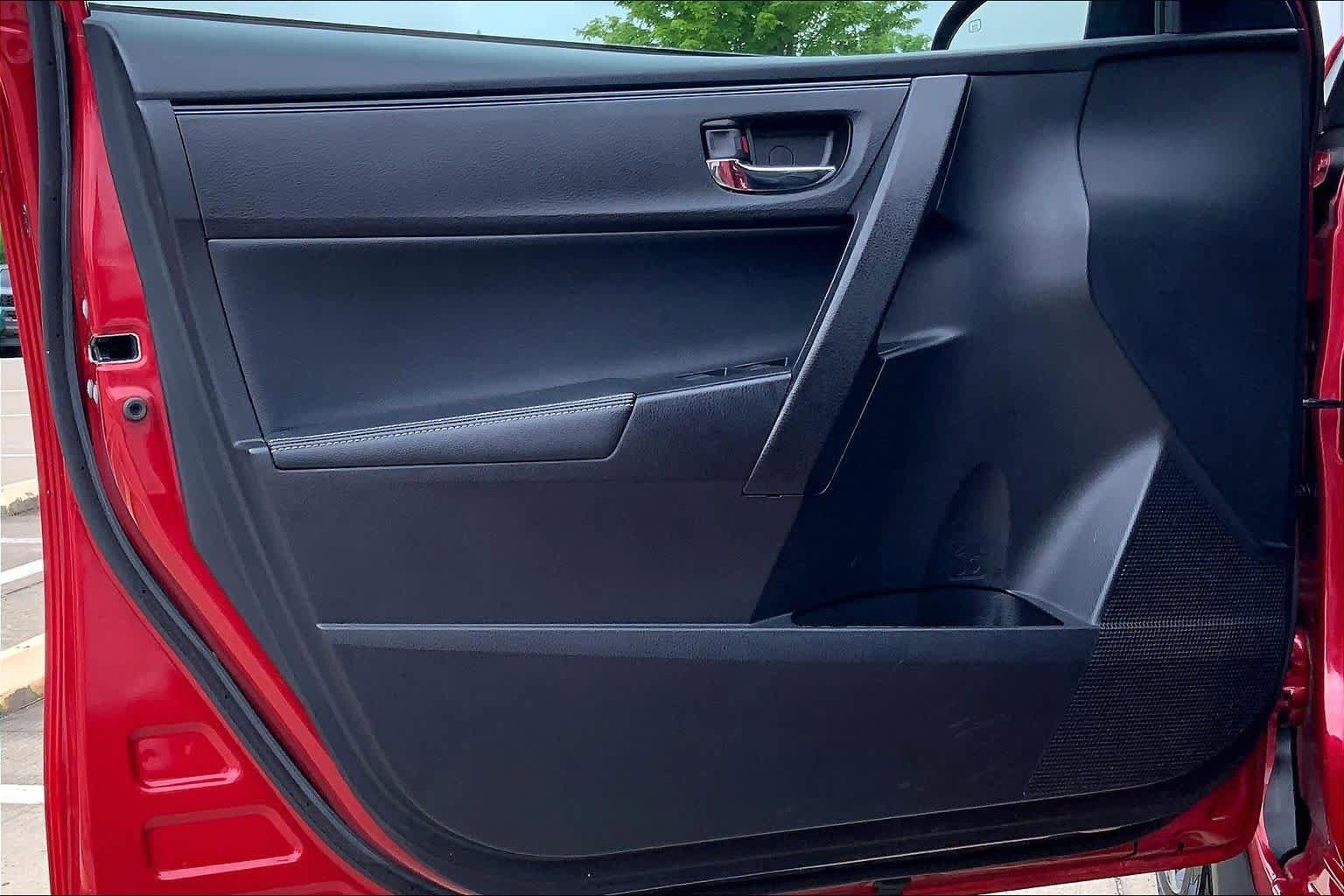 Used 2017 Toyota Corolla SE w/ Carpet Mat Package (TMS) FWD image 21