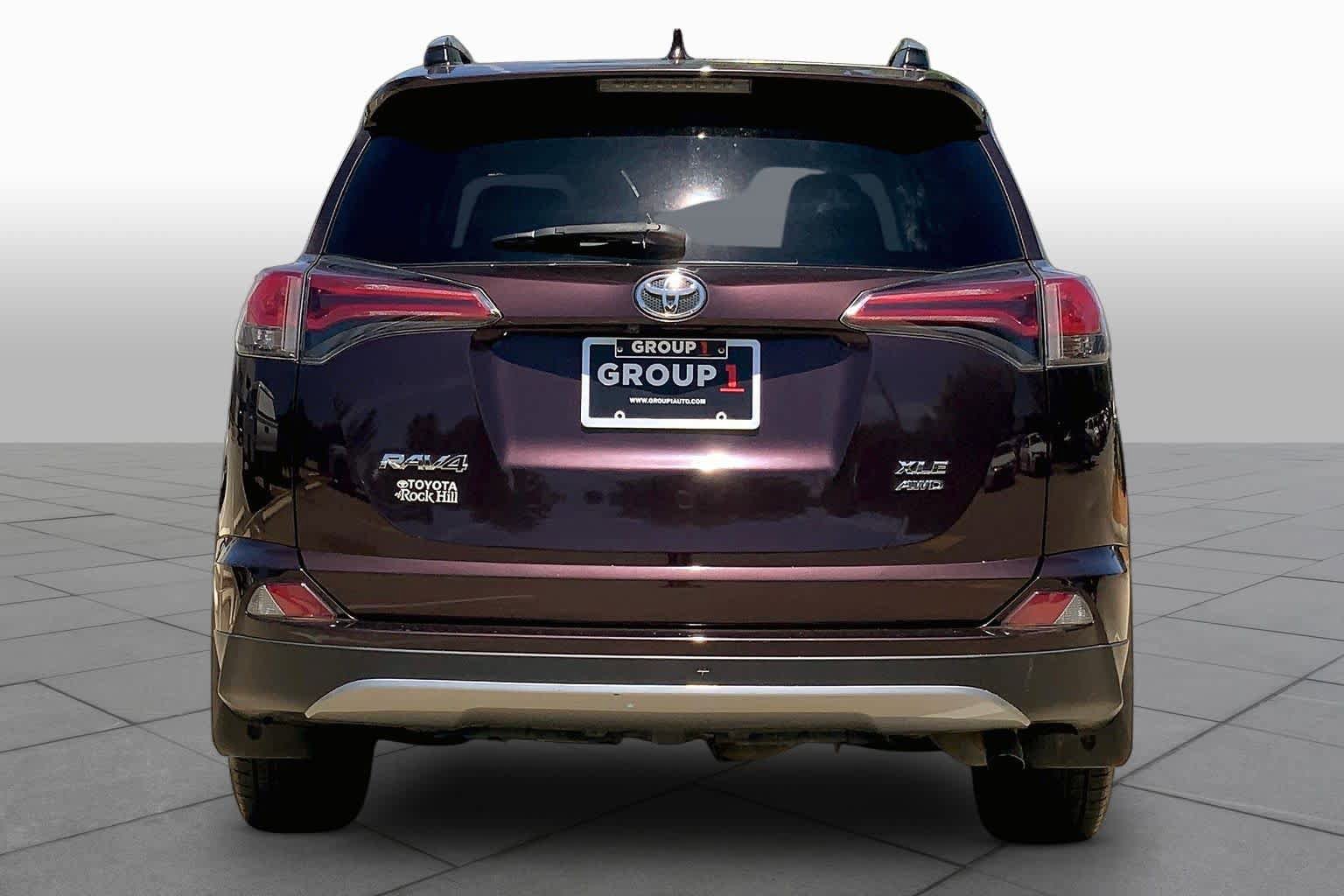 Used 2018 Toyota RAV4 XLE AWD/4WD image 5