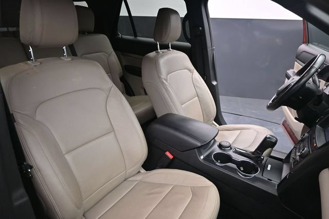 Used 2018 Ford Explorer XLT w/ Equipment Group 202A AWD/4WD image 45