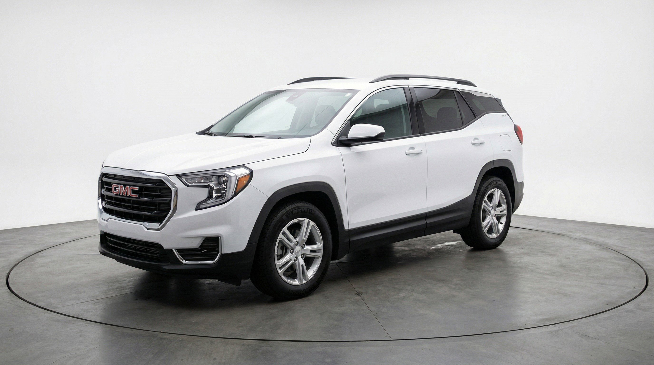 Used 2024 GMC Terrain SLE FWD image 3