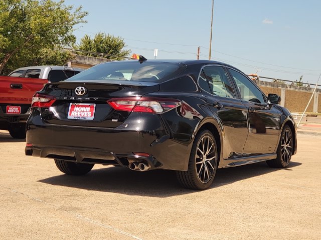 Used 2023 Toyota Camry SE FWD image 3