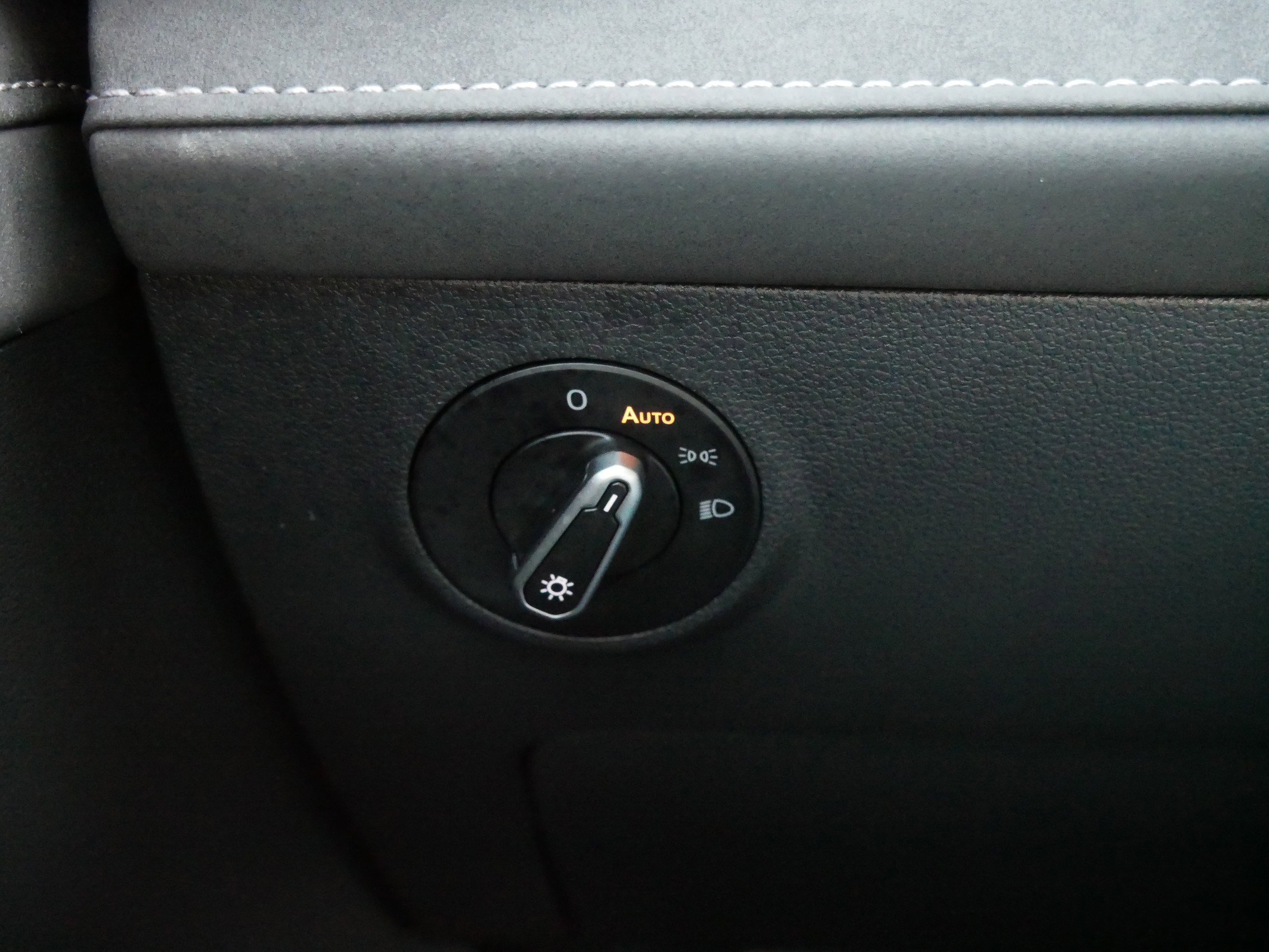 Certified 2025 Volkswagen Taos SE image 27