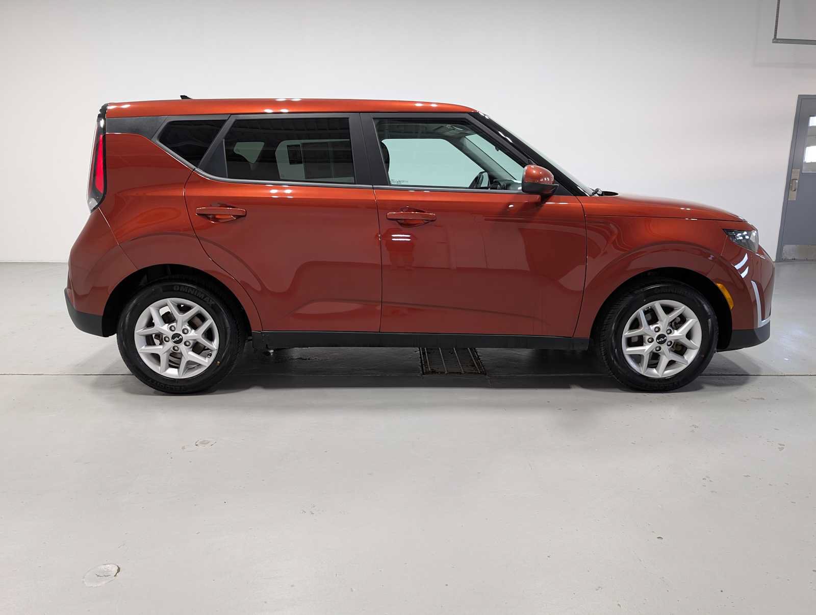 Certified 2023 Kia Soul LX w/ LX Technology Package FWD image 7