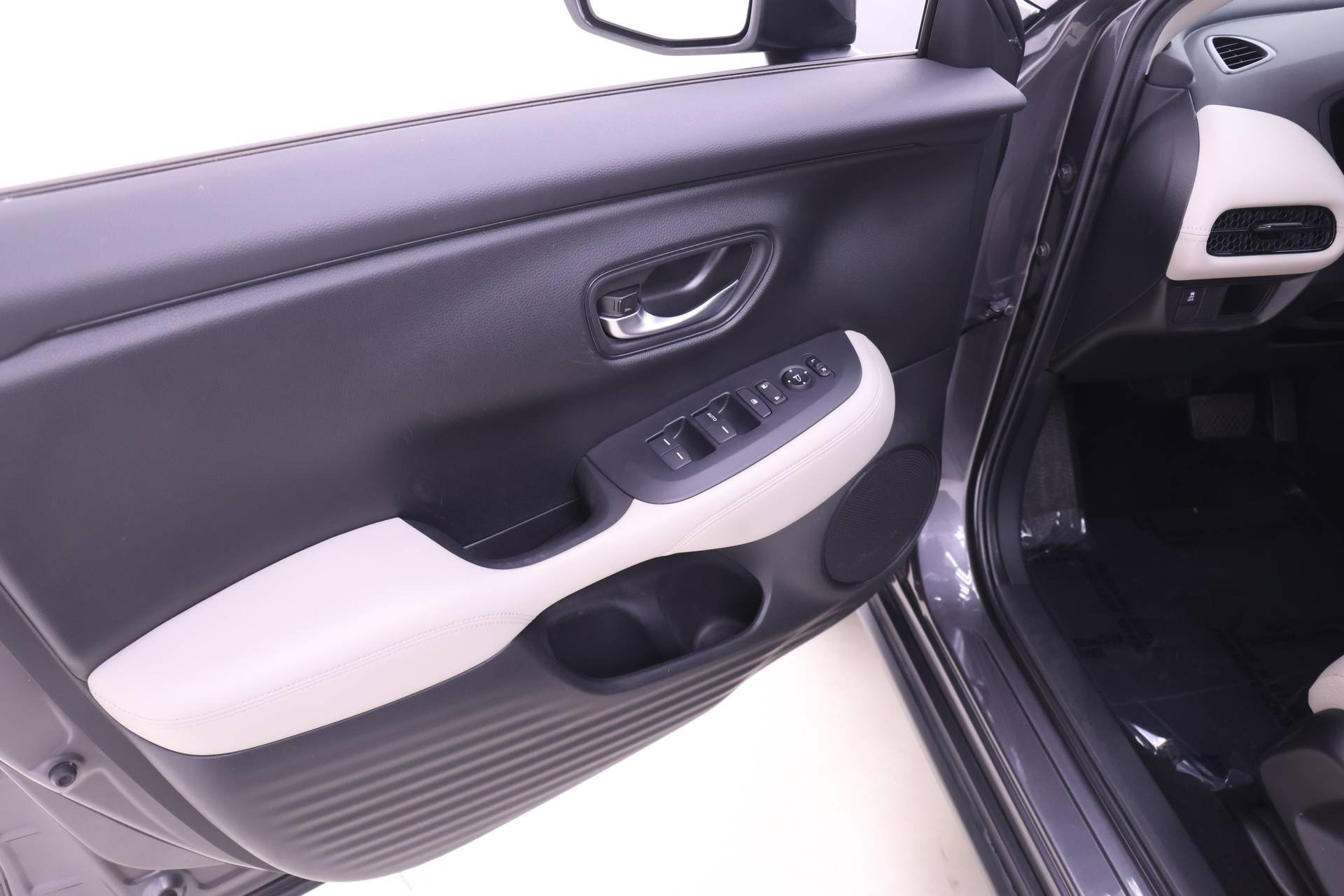 Used 2024 Honda HR-V LX image 10
