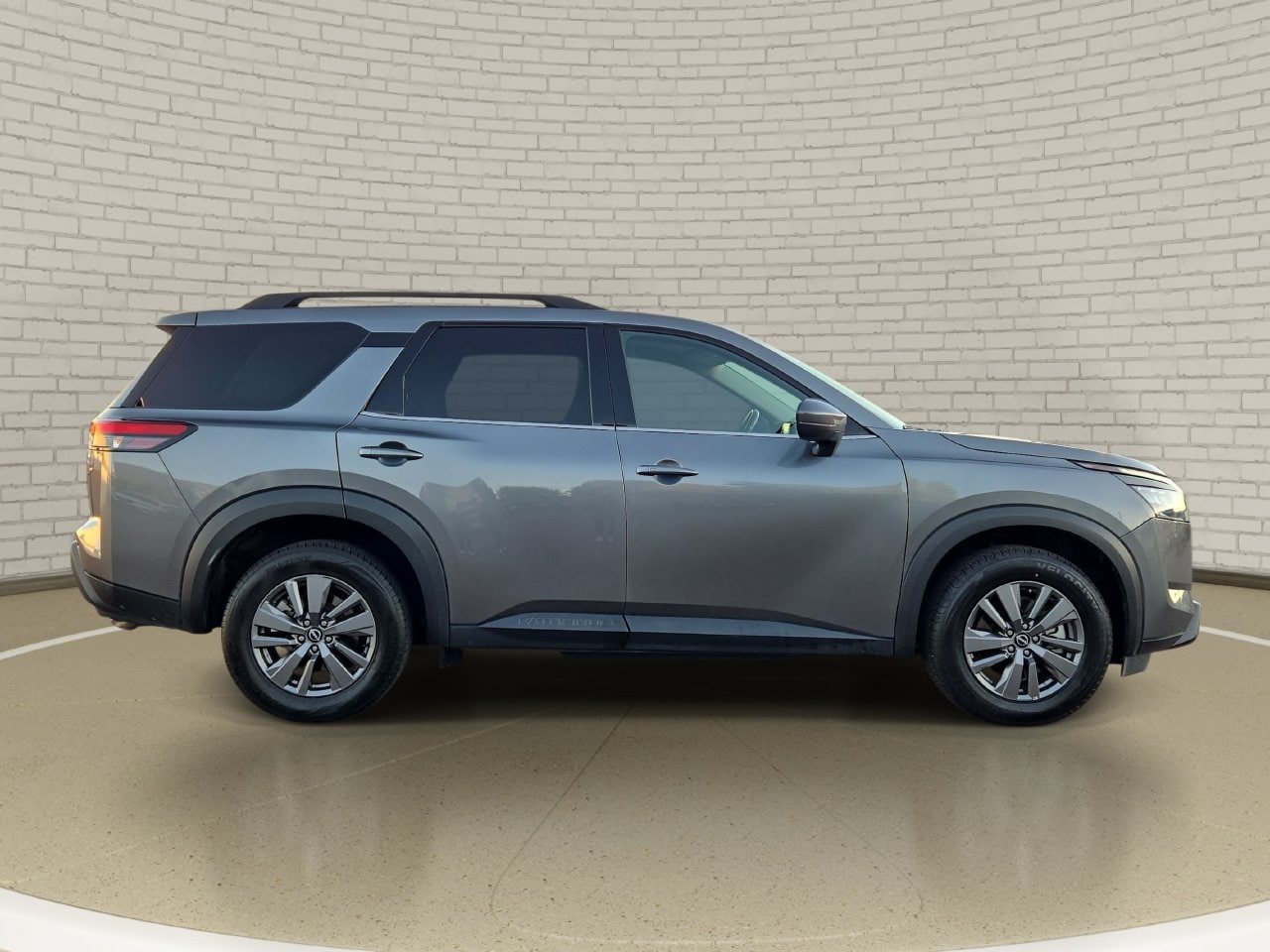 Certified 2025 Nissan Pathfinder SV FWD image 4