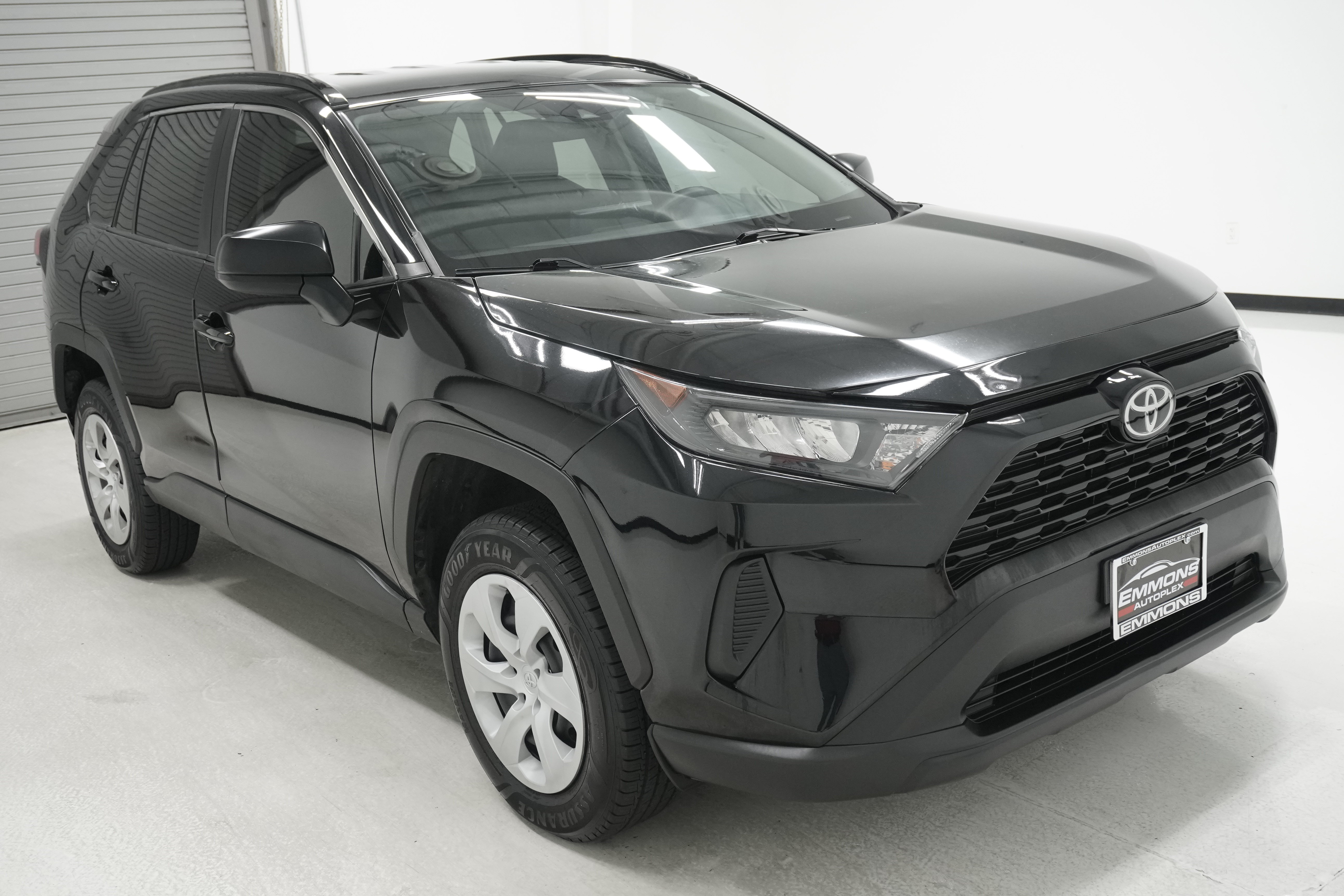 Used 2021 Toyota RAV4 LE FWD image 3